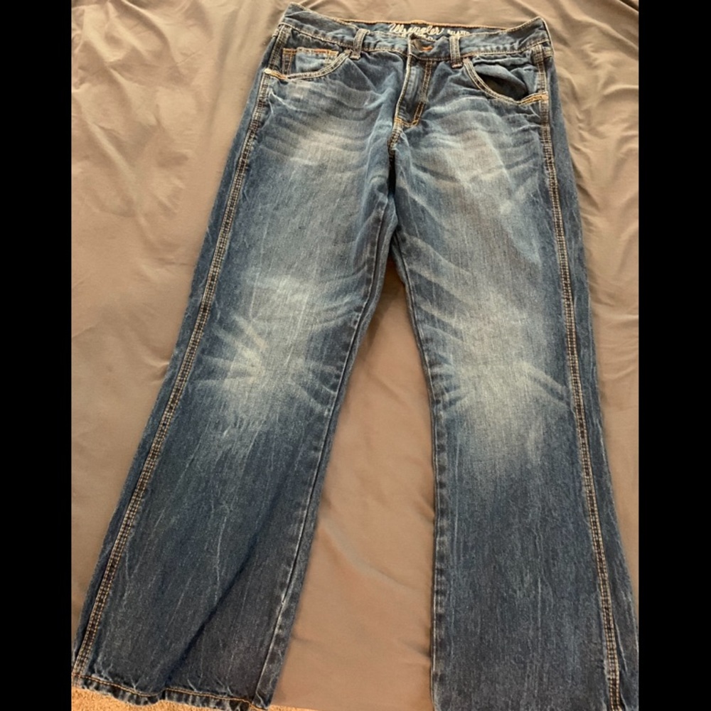 Men’s relaxed boot wrangler jeans